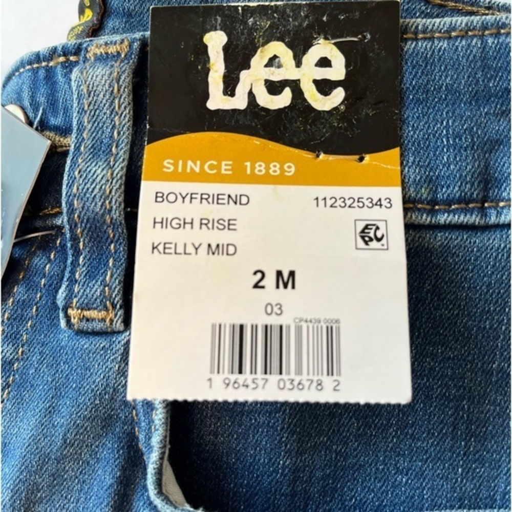 Lee distressed women’s boyfriend cut, high rise , Kelly mid‎ wash. NWT. L19.
